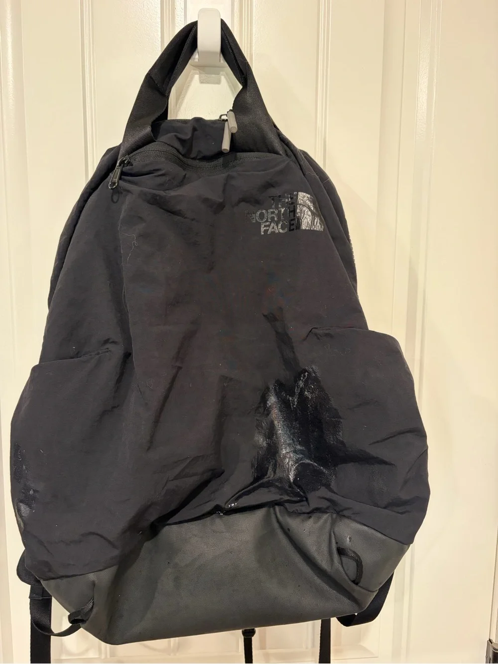 The North Face Black Men’s Casual Daypack Backpack